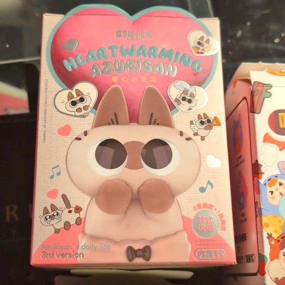 (1) Blind box FREE with Purchase of (2) or more figures/items from my closet ❤️❤ - Picture 2 of 8